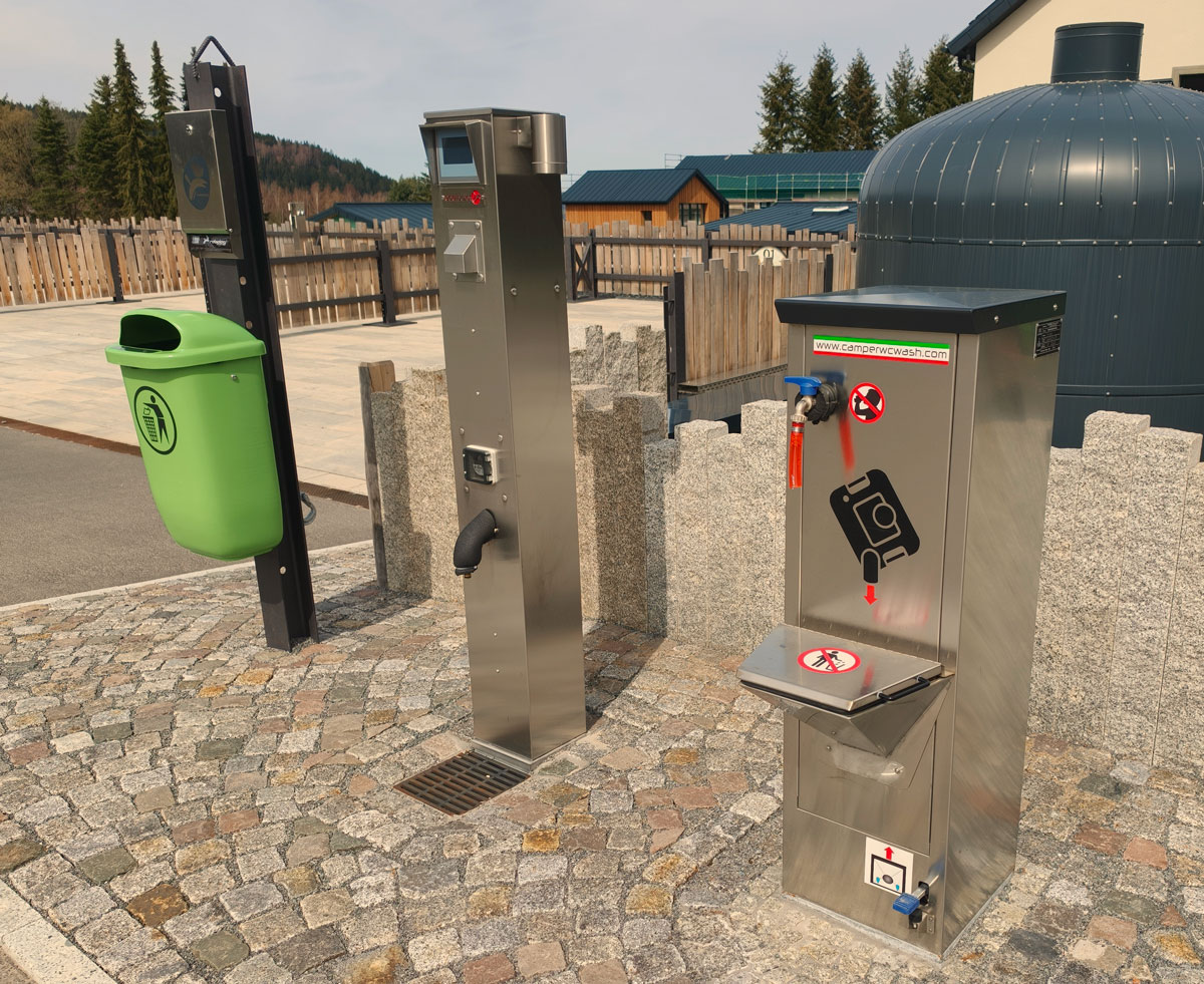 Frischwasseranschluss und Entsorgungsstation am Reisemobilhafen