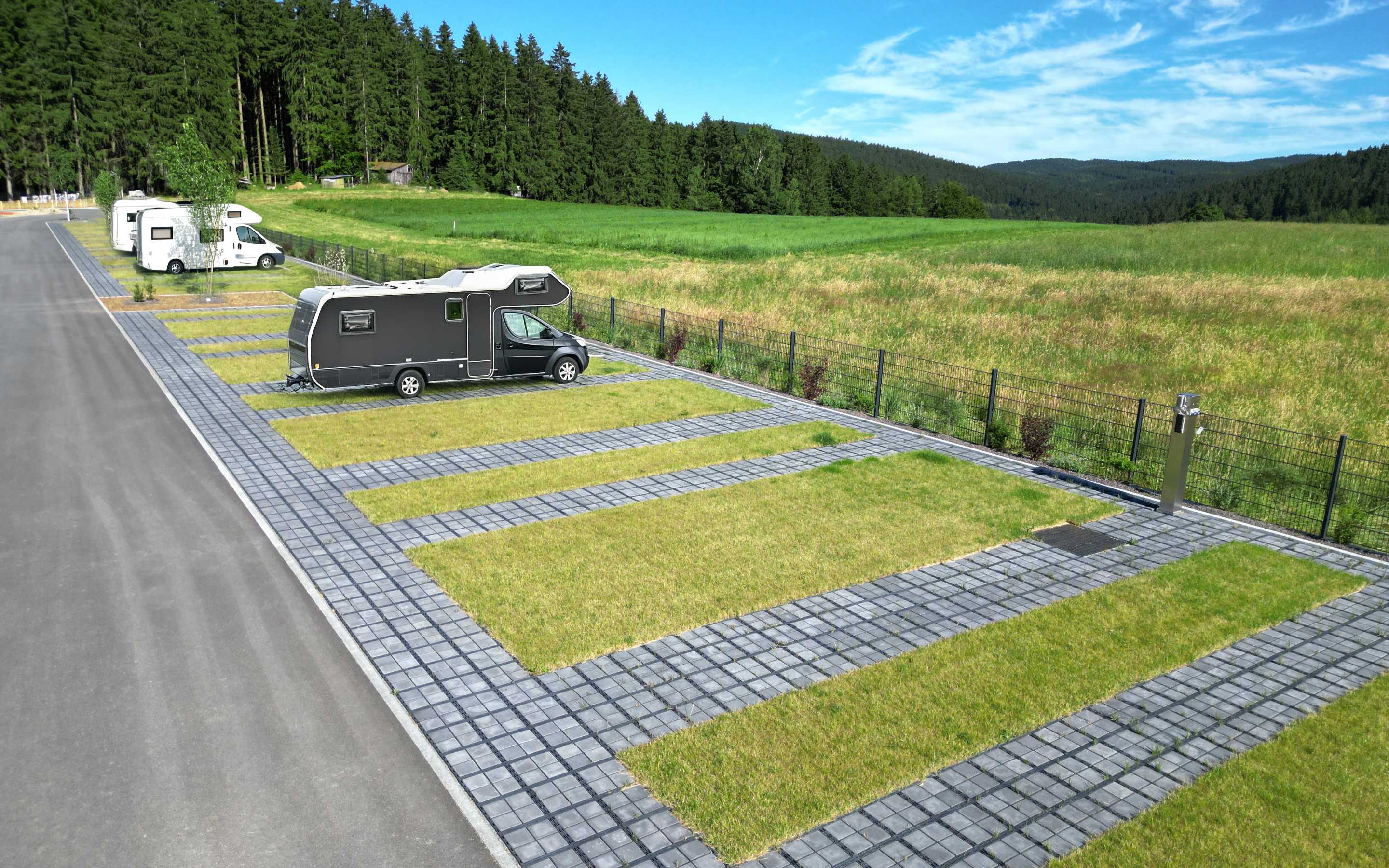 Luftaufnahme des Reisemobilhafens Glück Auf im Erzgebirge bei Raschau-Markersbach
