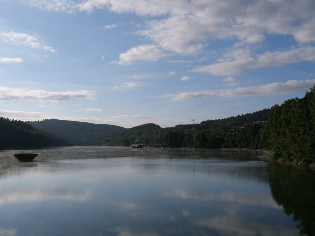 Wasser am Oberbecken im Erzgebirge